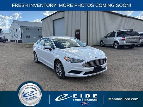 Used 2017 Ford Fusion SE FWD image 1