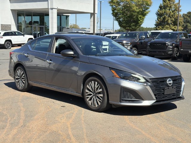 Used 2025 Nissan Altima 2.5 SV FWD image 6