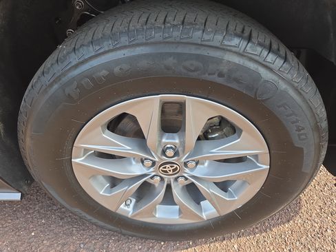 Certified 2024 Toyota Sienna XLE image 10