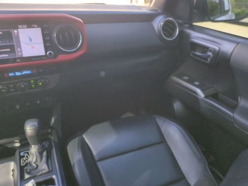 Certified 2020 Toyota Tacoma TRD Off-Road image 16