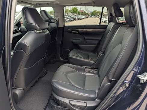 Used 2023 Toyota Highlander Limited image 29