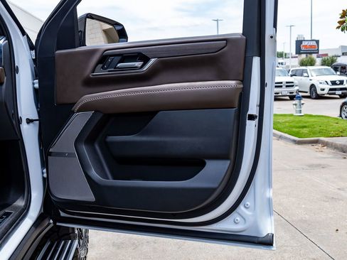 Used 2026 GMC Yukon Denali Ultimate w/ LPO, Floor Liner Package AWD/4WD image 40
