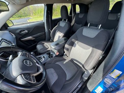 Used 2017 Jeep Cherokee Altitude image 9