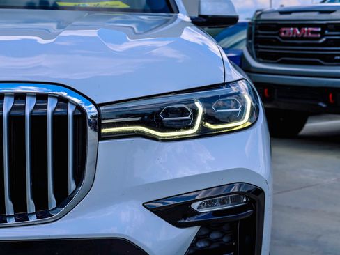 Used 2020 BMW X7 xDrive40i w/ M Sport Package AWD/4WD image 4