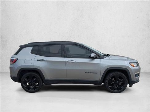 Used 2020 Jeep Compass Latitude image 4