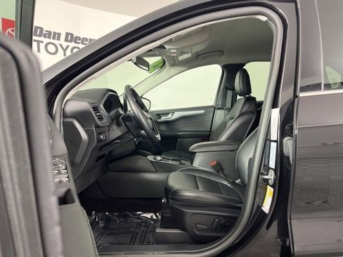 Used 2025 Ford Escape Platinum image 3