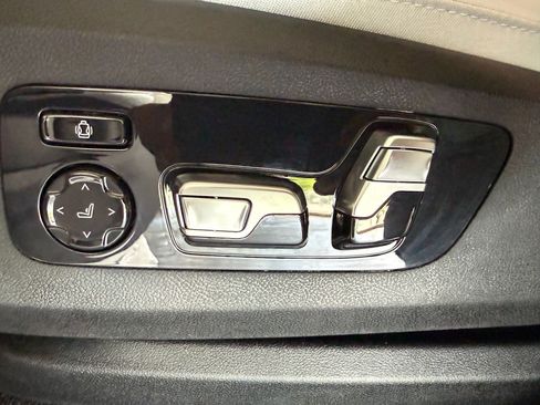 Used 2026 BMW X5 xDrive40i w/ M Sport Package AWD/4WD image 31