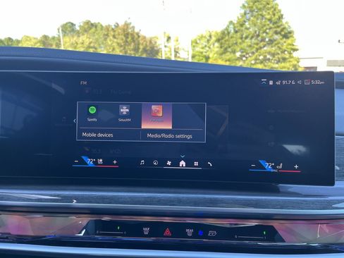 Used 2025 BMW i7 eDrive50 w/ M Sport Package image 24