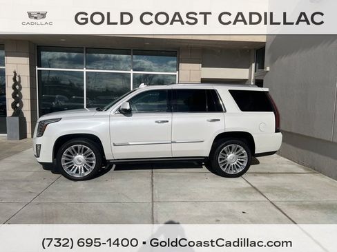 Used 2020 Cadillac Escalade Platinum image 2