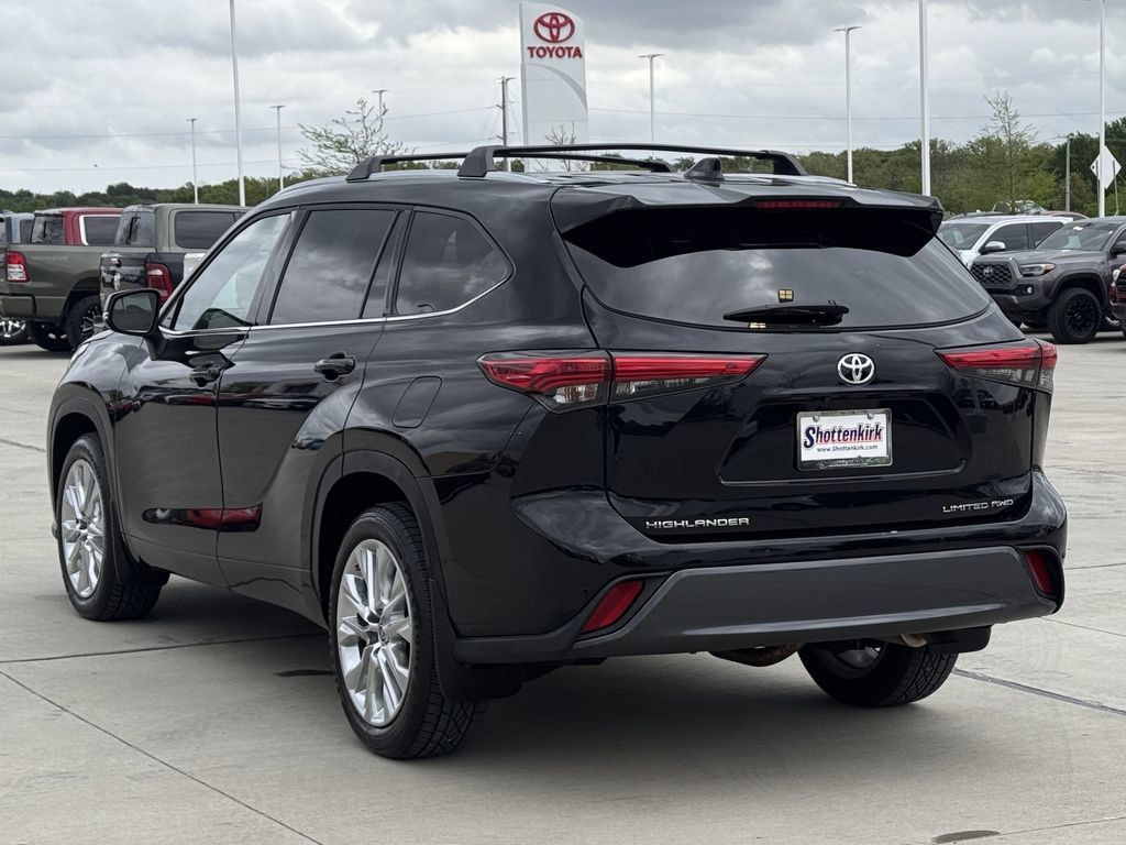 Used 2023 Toyota Highlander Limited AWD/4WD image 4