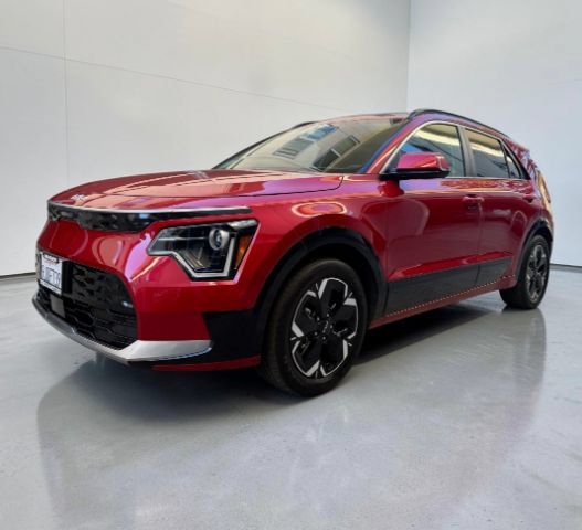 Used 2023 Kia Niro Wind w/ Wind Preserve Package FWD image 2