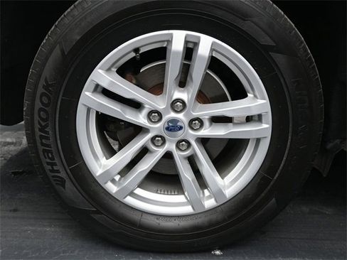 Used 2022 Ford Explorer XLT w/ Equipment Group 202A image 28