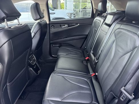 Used 2022 Lincoln Nautilus Reserve w/ Equipment Group 201A AWD/4WD image 6