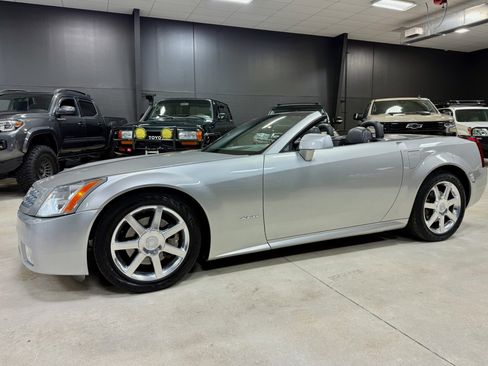 Used 2006 Cadillac XLR image 2