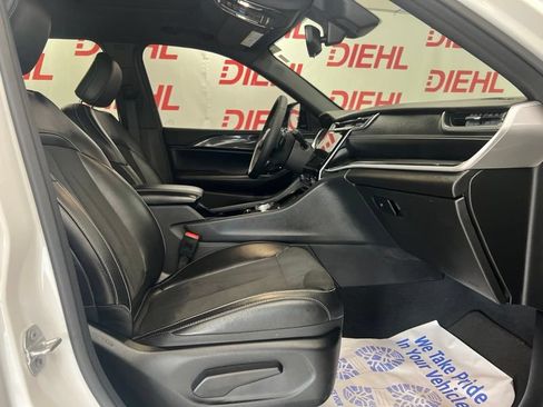 Used 2023 Jeep Grand Cherokee Altitude AWD/4WD image 13