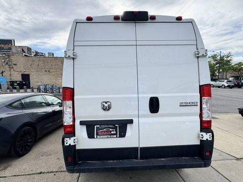Used 2025 RAM ProMaster 2500 w/ Convenience Group FWD image 4