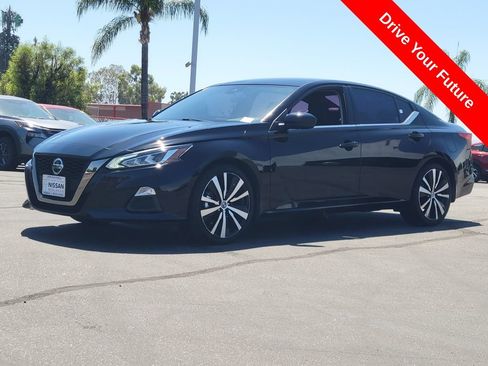 Used 2022 Nissan Altima 2.5 SR FWD image 2