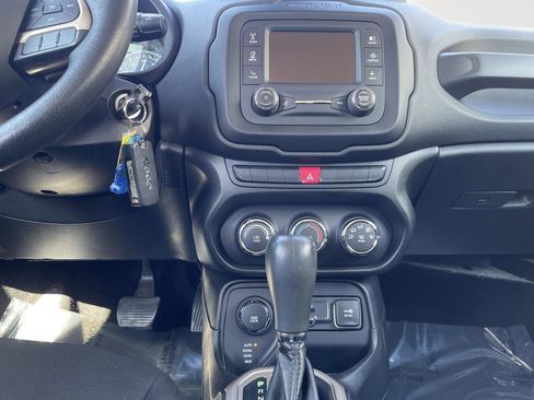 Used 2015 Jeep Renegade Latitude image 15