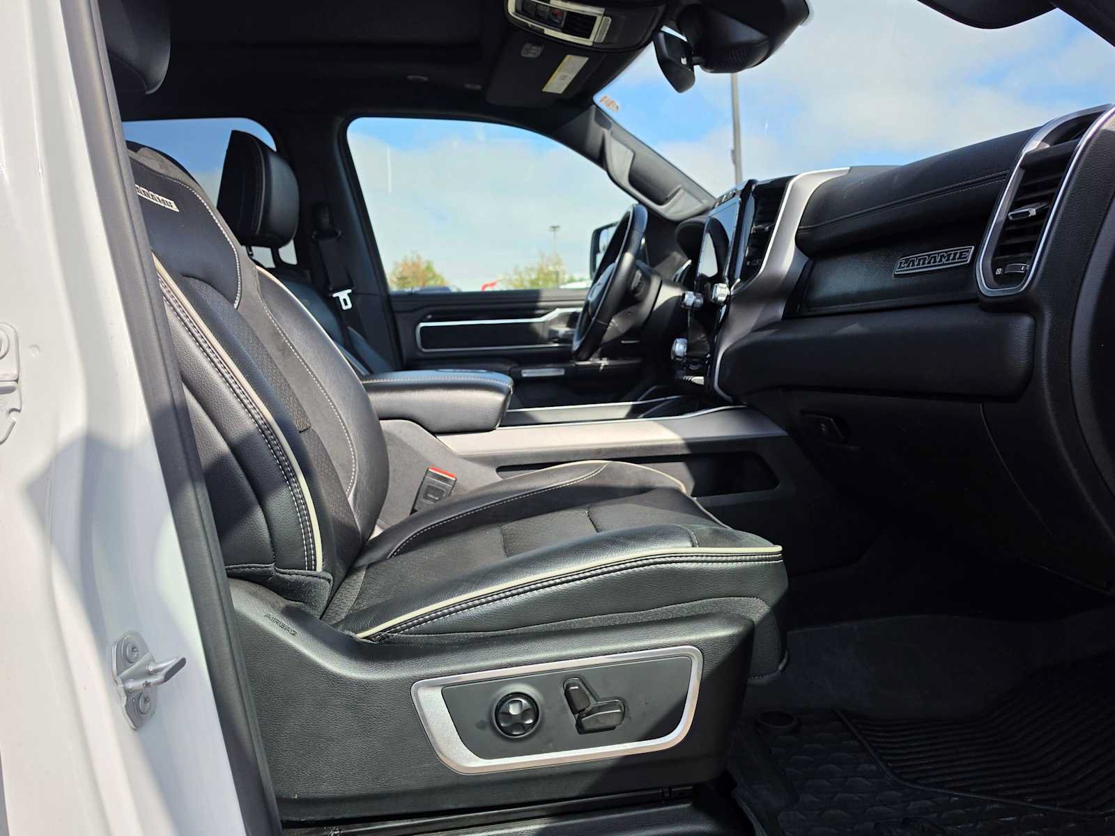 Used 2021 RAM 1500 Laramie AWD/4WD image 11