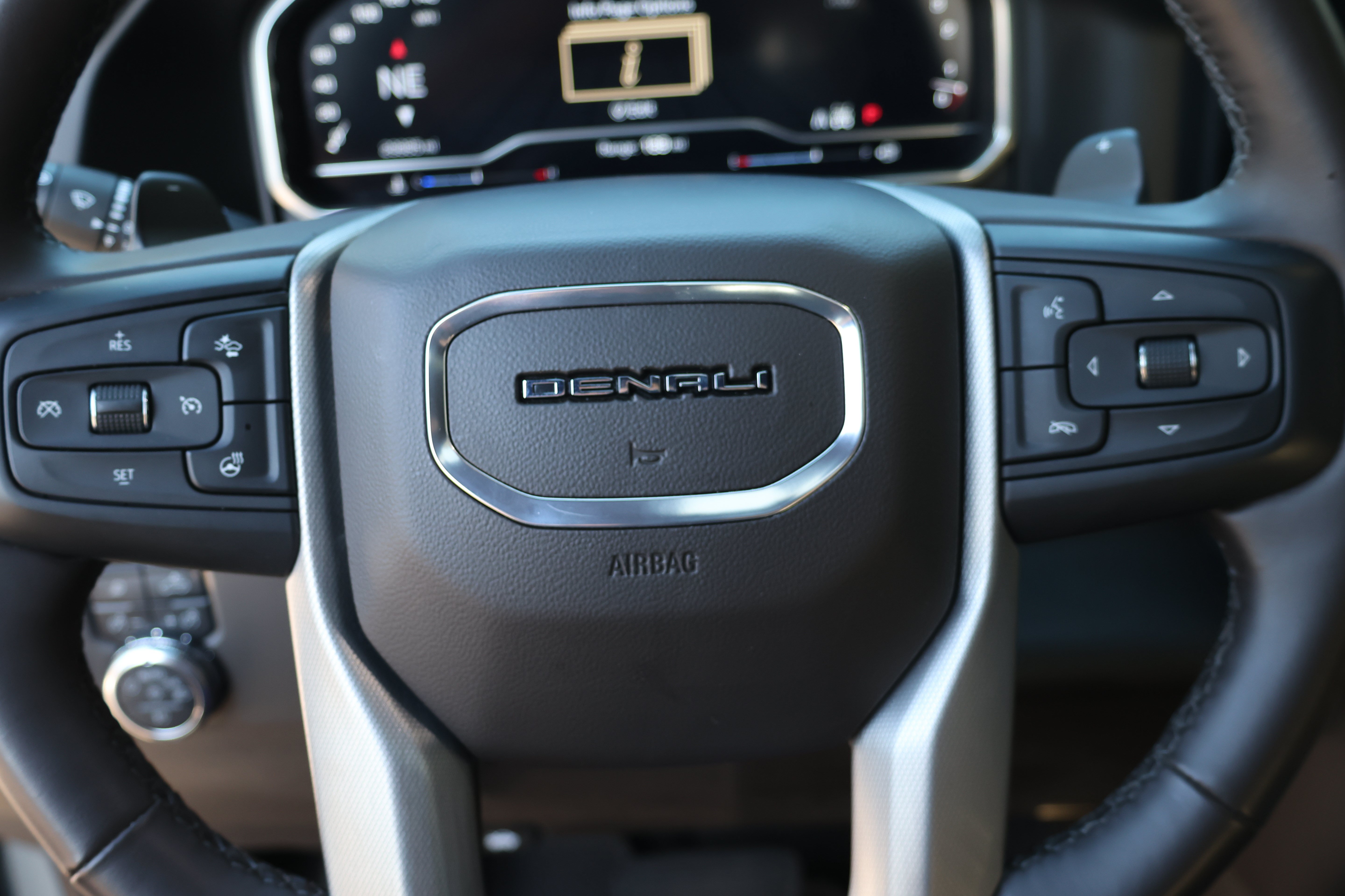 Used 2023 GMC Sierra 1500 Denali w/ Denali Reserve Package AWD/4WD image 25