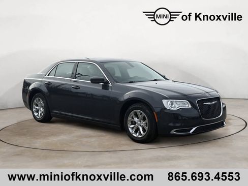Used 2015 Chrysler 300 Limited image 1