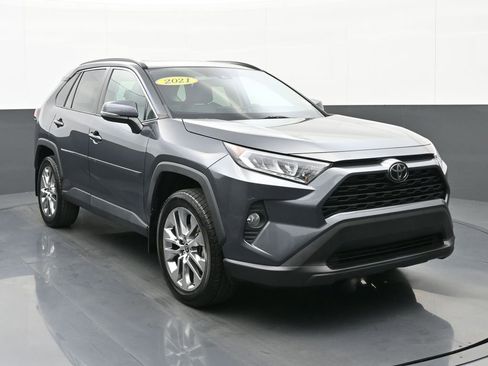 Used 2021 Toyota RAV4 XLE Premium image 1