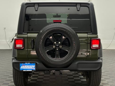 Used 2022 Jeep Wrangler Unlimited Sport AWD/4WD image 8