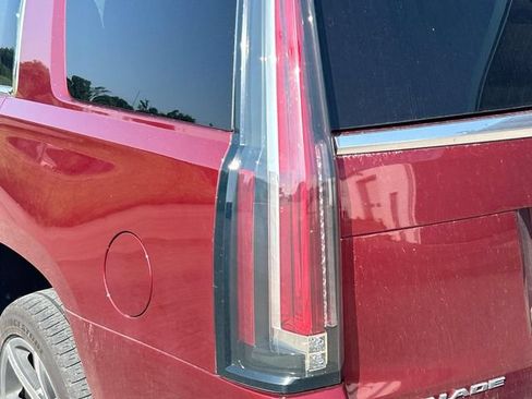 Used 2017 Cadillac Escalade Premium Luxury AWD/4WD image 10