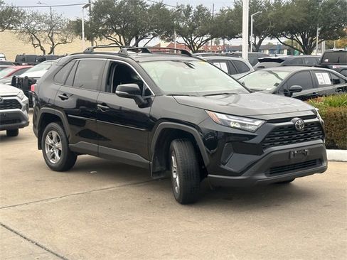 Used 2025 Toyota RAV4 XLE image 3