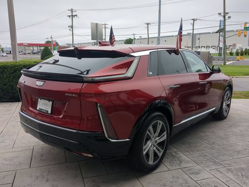 Certified 2024 Cadillac Lyriq Tech AWD/4WD image 7