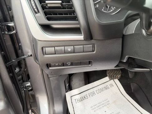 Used 2023 Nissan Rogue SV FWD image 18