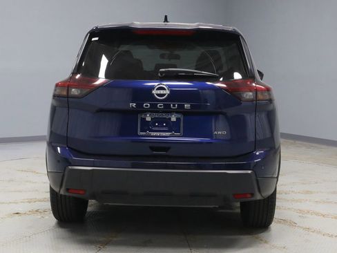 Certified 2025 Nissan Rogue SV AWD/4WD image 11
