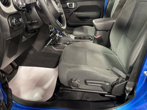 Used 2024 Jeep Gladiator Sport image 11