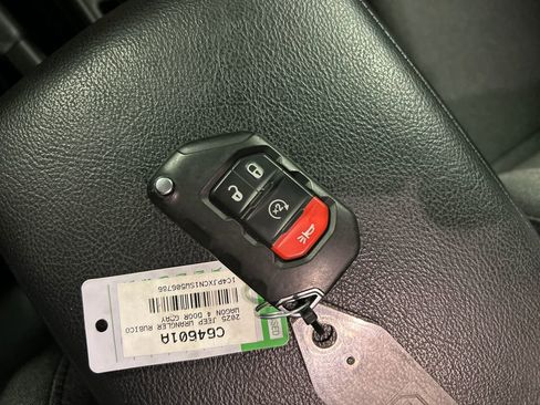 Used 2025 Jeep Wrangler Rubicon w/ Convenience Group AWD/4WD image 22