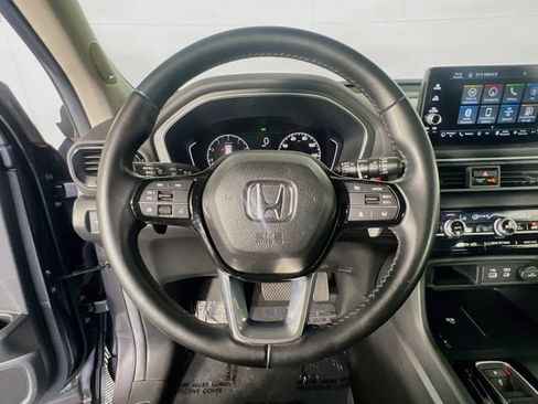 Used 2024 Honda Pilot Touring image 16