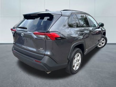 Used 2021 Toyota RAV4 LE AWD/4WD image 4