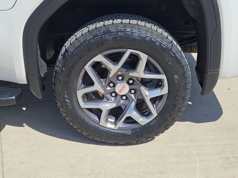 Certified 2022 GMC Sierra 1500 SLT w/ SLT Convenience Package image 33