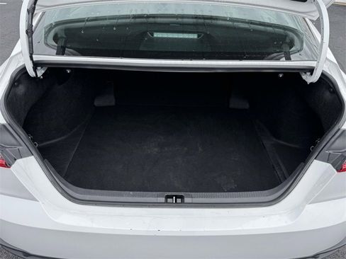 Used 2025 Toyota Camry SE image 16