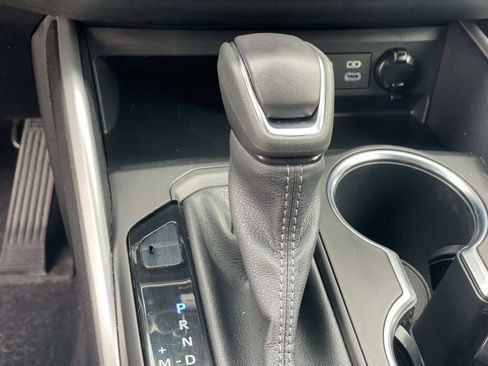 Used 2022 Toyota Highlander XLE FWD image 18