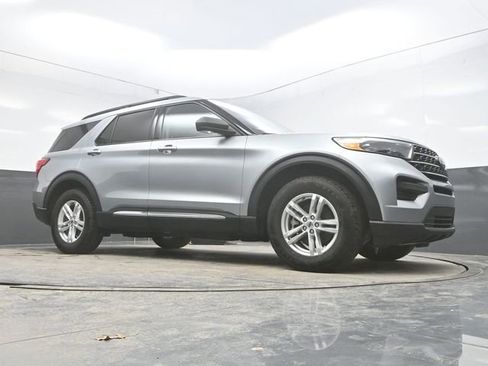 Used 2022 Ford Explorer XLT image 27