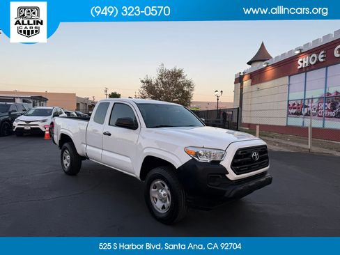 Used 2017 Toyota Tacoma SR RWD image 3
