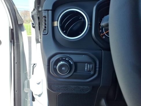 Used 2026 Jeep Wrangler Unlimited Sahara w/ Dual Top Group AWD/4WD image 28