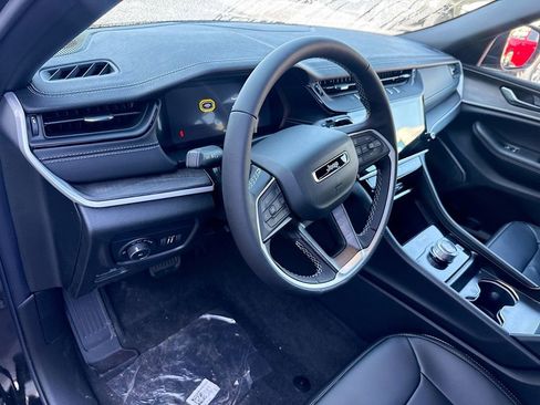 New 2026 Jeep Grand Cherokee Limited RWD image 9