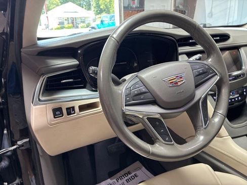 Used 2018 Cadillac XT5 Premium Luxury FWD image 17