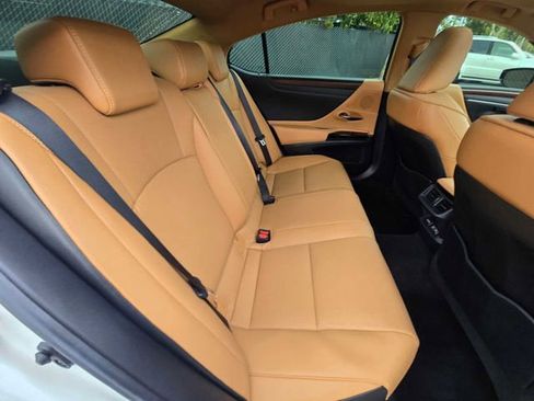 Used 2025 Lexus ES 300h w/ Premium Package image 14