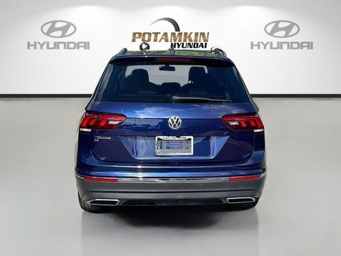Used 2021 Volkswagen Tiguan SE w/ Panoramic Sunroof Package FWD image 6