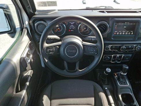 Used 2023 Jeep Gladiator Sport image 11