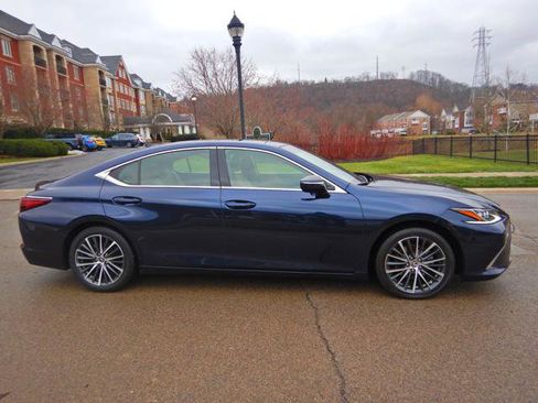 Used 2023 Lexus ES 350 w/ Premium Package image 9