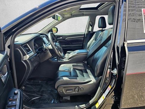 Used 2018 Toyota Highlander SE AWD/4WD image 19
