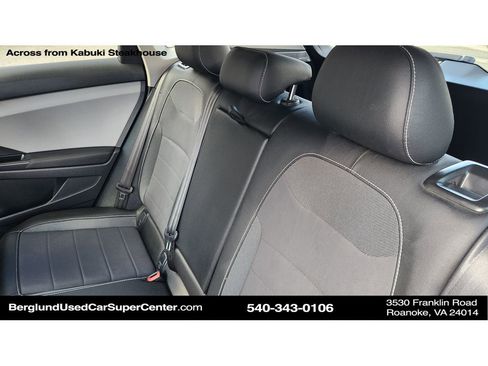 Used 2022 Volkswagen Taos SE image 14